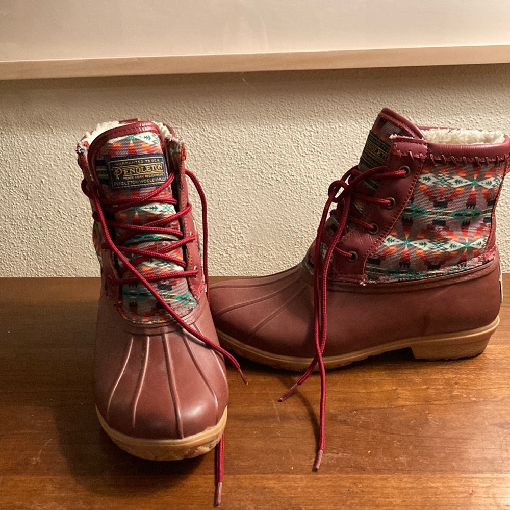 🥾Pendleton Duck Boots - red southwestern pattern💥